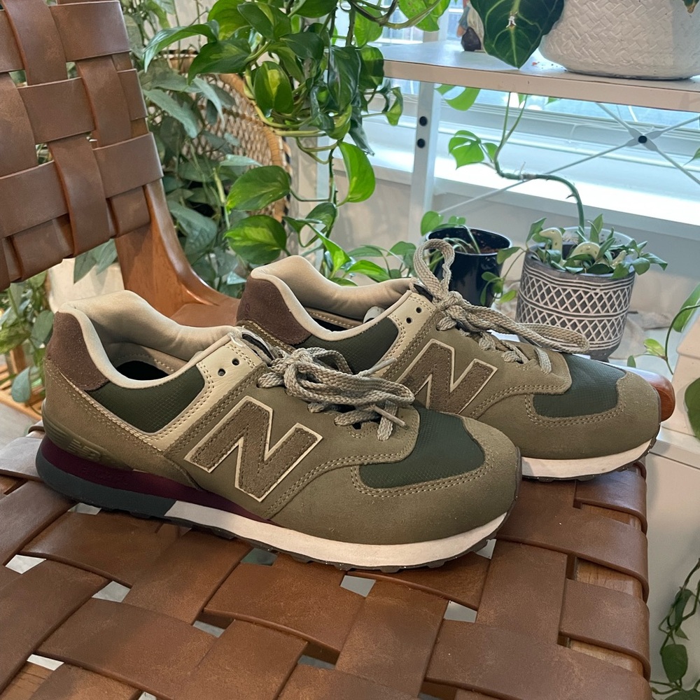 New Balance Men's Forest Green and Brown Sneakers